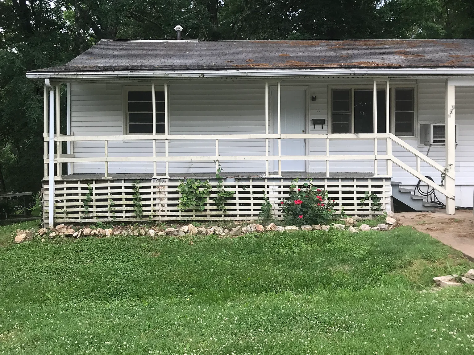 2 bed, 1000 sqft, $1,050 — Photo 1