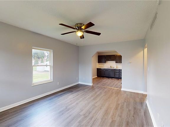 5th image of 2704 Bird St