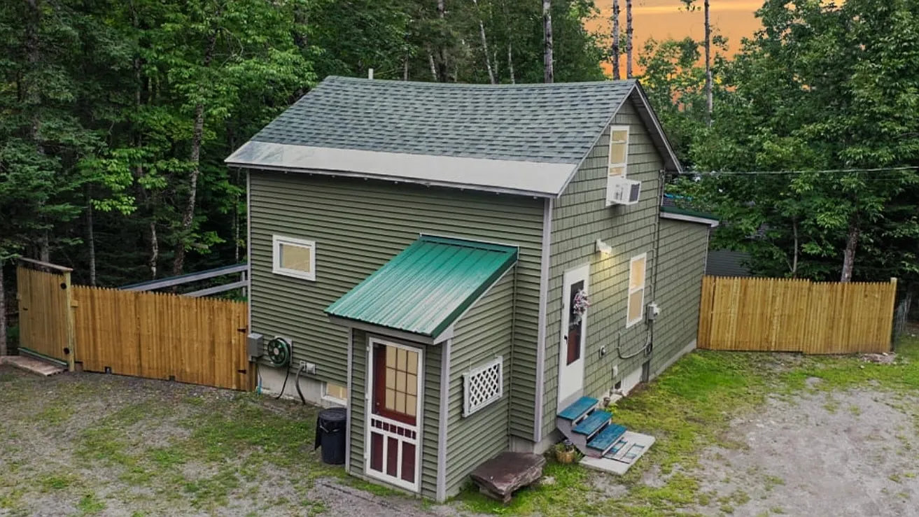 4 Sunset Avenue - 1 — Photo 1