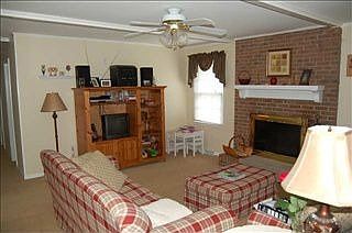 4th image of 104 Lori Dr