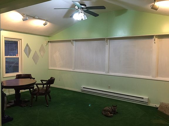 3rd image of 228 Carbon St