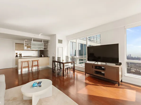 350 West 42nd Street image 5 of 11