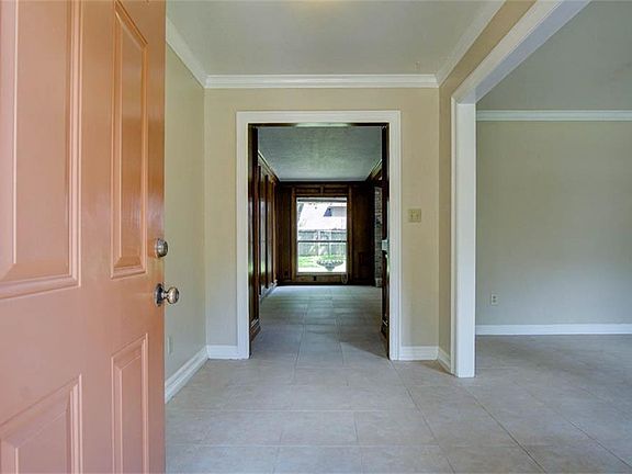 5th image of 527 Ellingham Dr