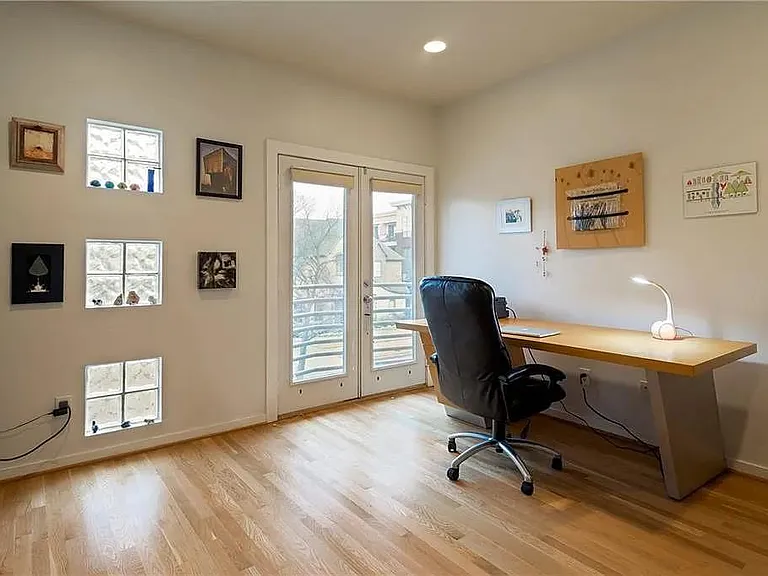 4318 Gilbert Ave — Photo 18