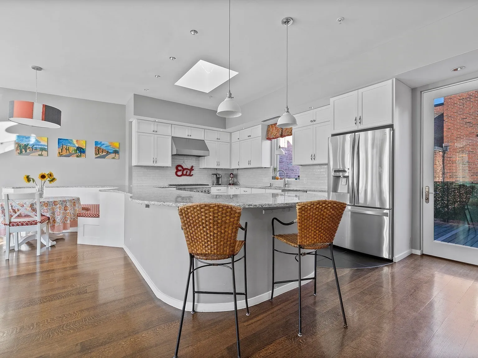 4 bed, 2.5 bath, 2649 sqft, $9,850 — Photo 2