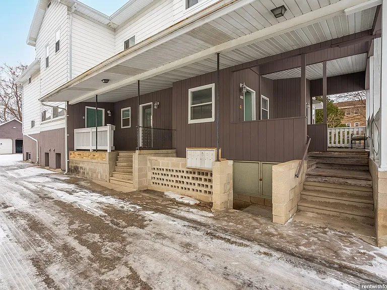 536 Algoma Blvd — Photo 2