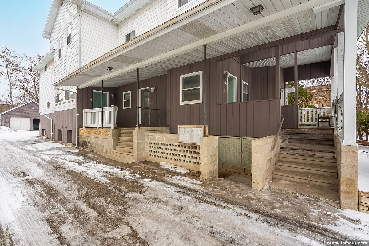 Building Photo - 536 Algoma Blvd