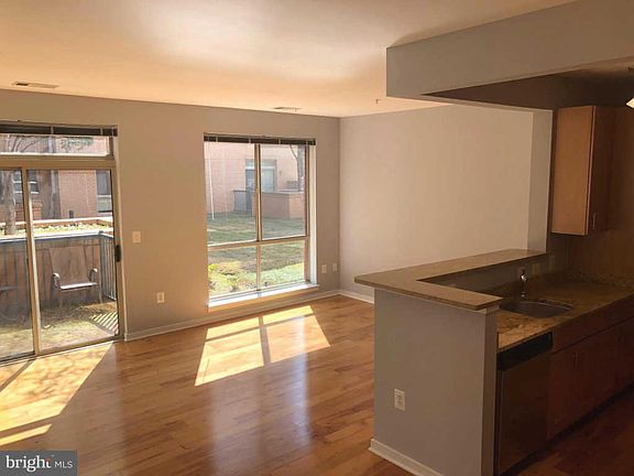 4th image of 2200 N Westmoreland St Unit 211