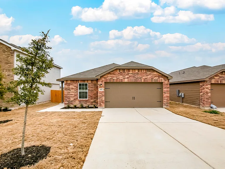 617 Riverdale Dr — Photo 1