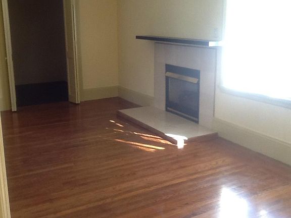 Living room w/Gas fire place