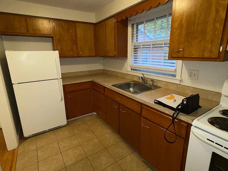 72 Charter Oak St #B — Photo 10