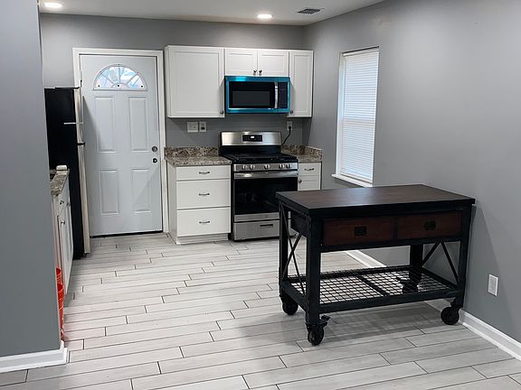 4th image of 317 N Manassas St
