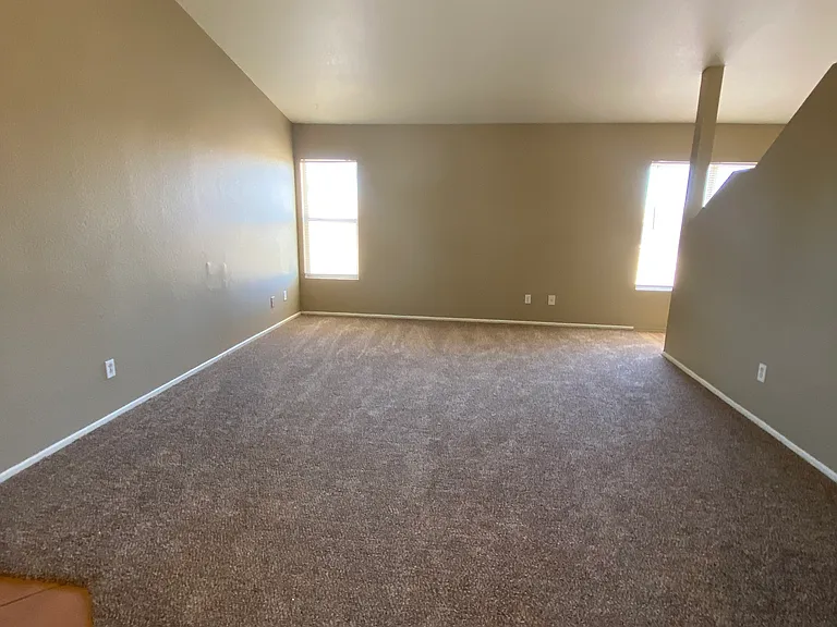 15073 Stafford Ave — Photo 3