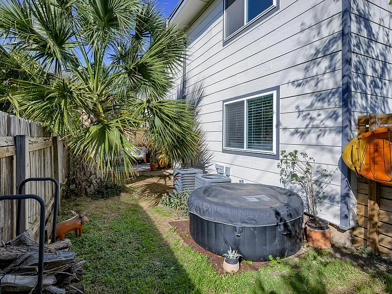 8603 Putnam Dr #102 — Photo 22