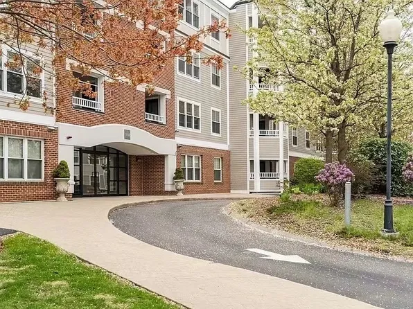 318 Rindge Ave Unit 113, Cambridge, MA 02140