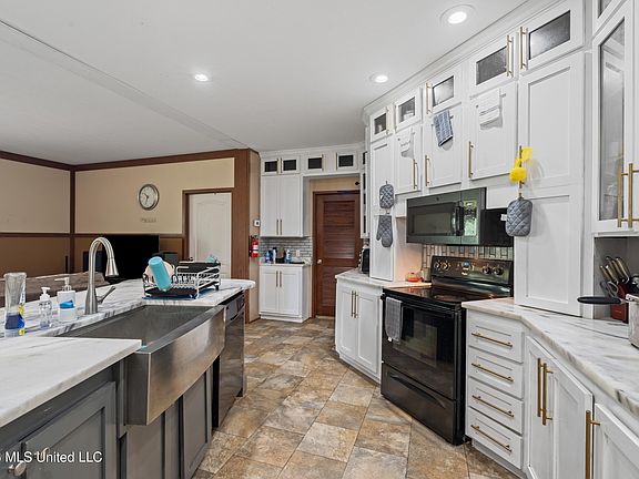 5th image of 75 Pitts Ln