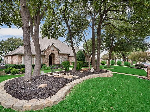 2nd image of 3726 Woodcrest Dr