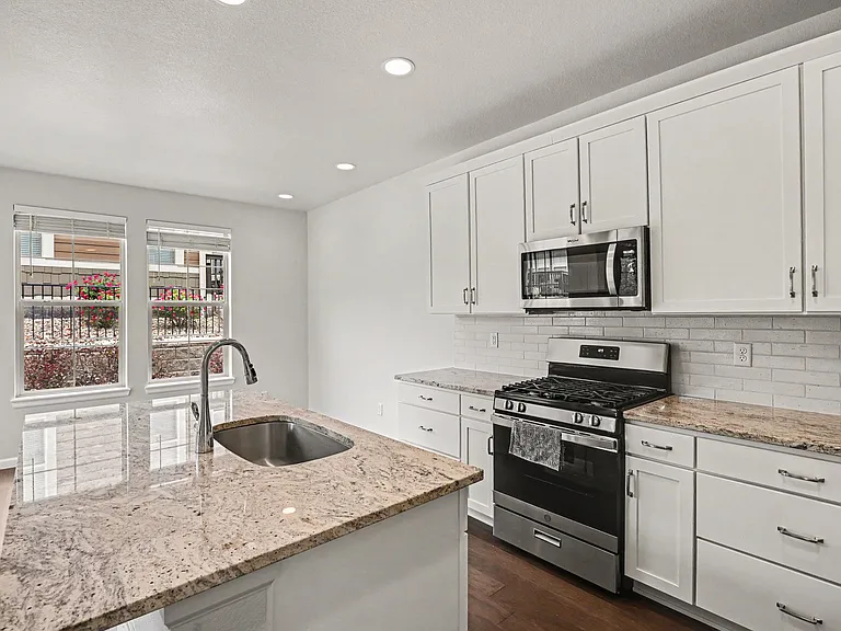 6812 Dewey Dr — Photo 11