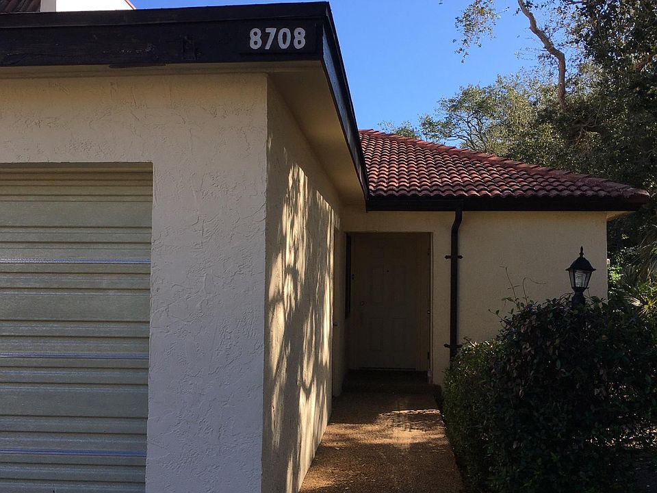 Front enterance with attached garage