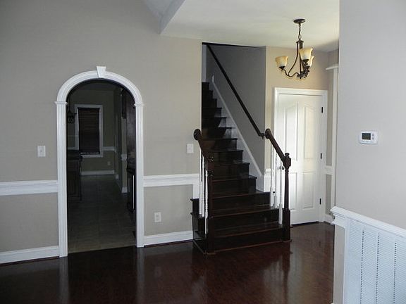 5th image of 300 Hadley Dr