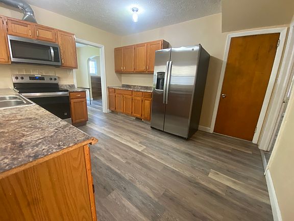 3rd image of 1302 Riddle Ave