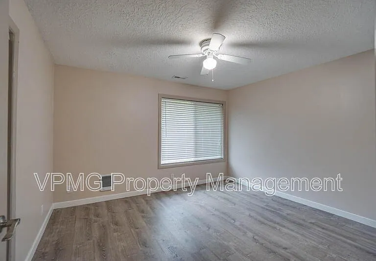 5404 NE 45th St — Photo 26