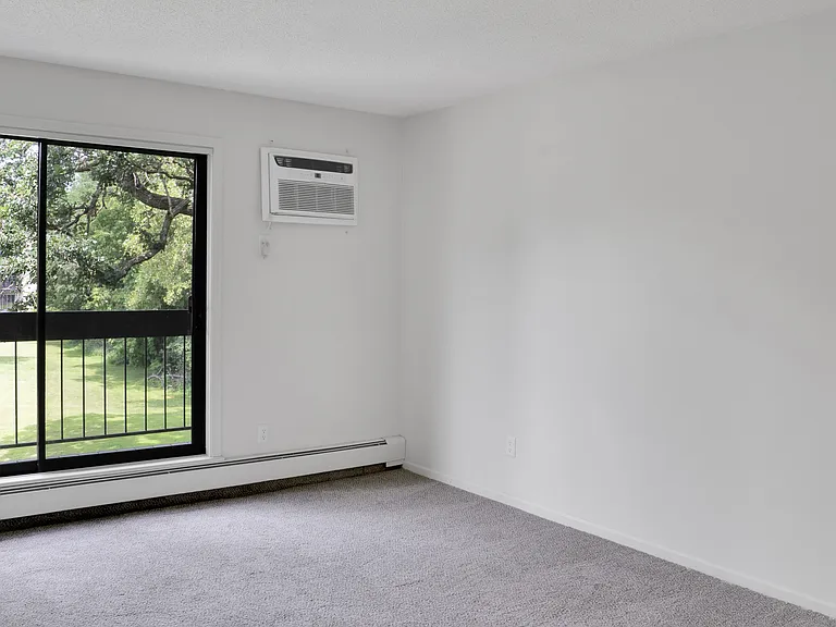 The Woodlands of Minnetonka Apartments — Photo 59
