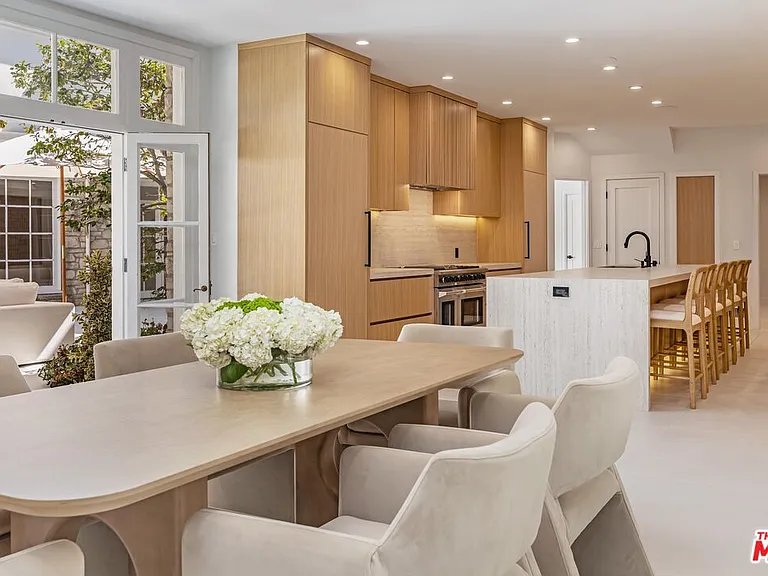 702 N Beverly Dr — Photo 16