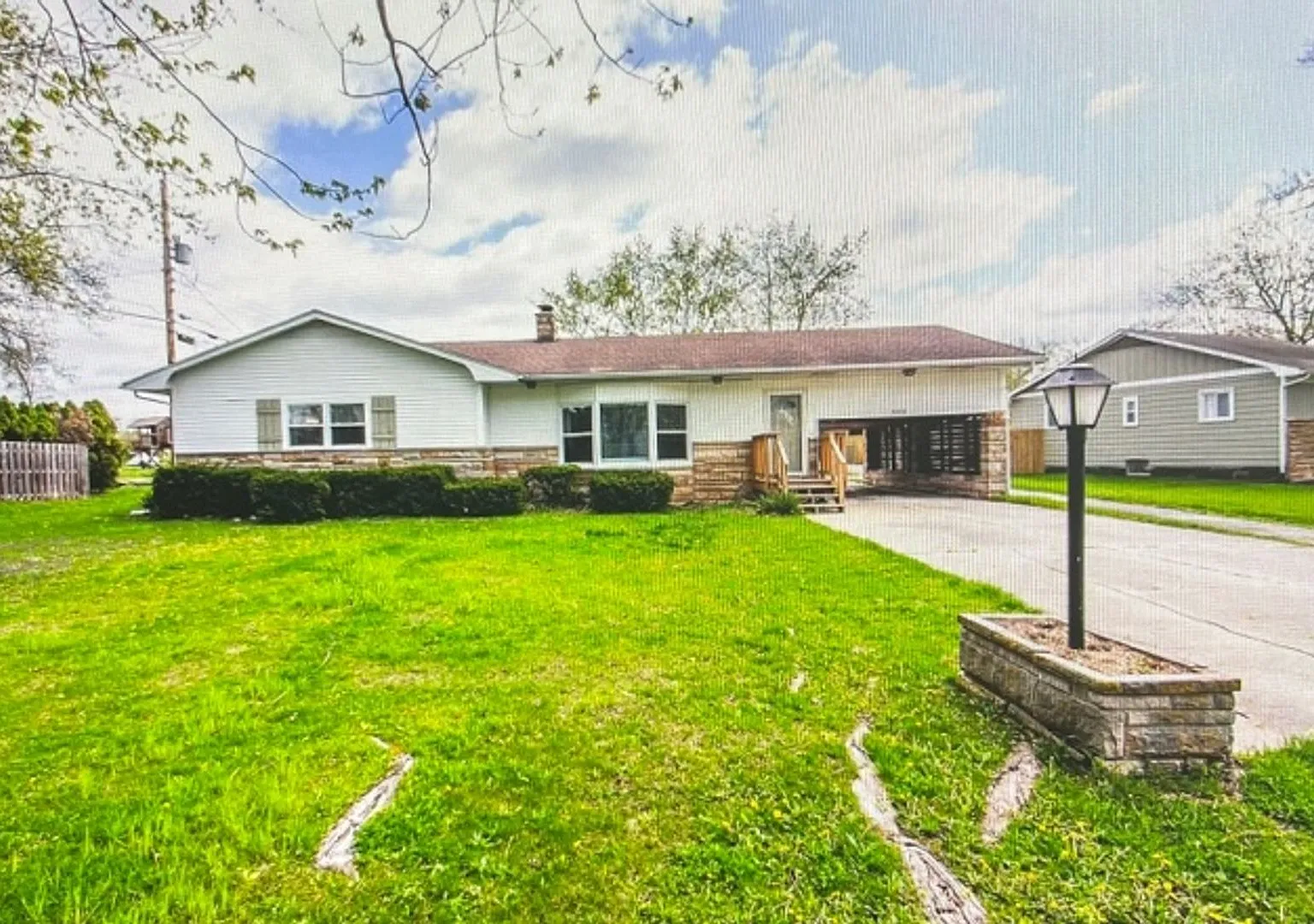 3-Bedroom House w/ Garage and Carport — Photo 1