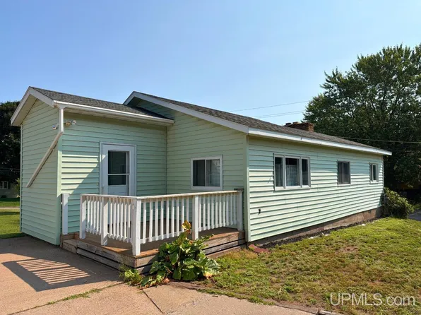 1175 N McClellan Ave, Marquette, MI 49855