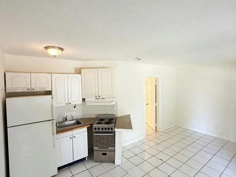 262 SW 23rd St #1-5 — Photo 3