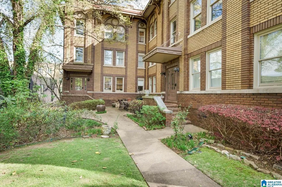 Building Photo - 2242 Arlington Ave S #9