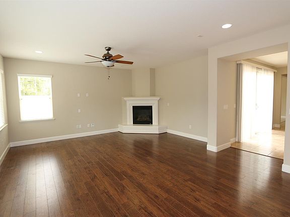 5th image of 2472 Foxcroft Cir
