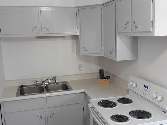 5th image of 303 S Vine St APT 3
