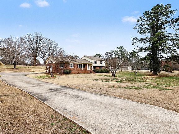 4th image of 1223 Pinedale Rd