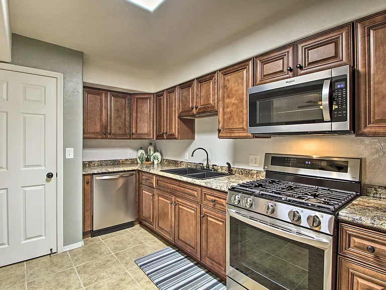 2761 N Dodge Blvd — Photo 14