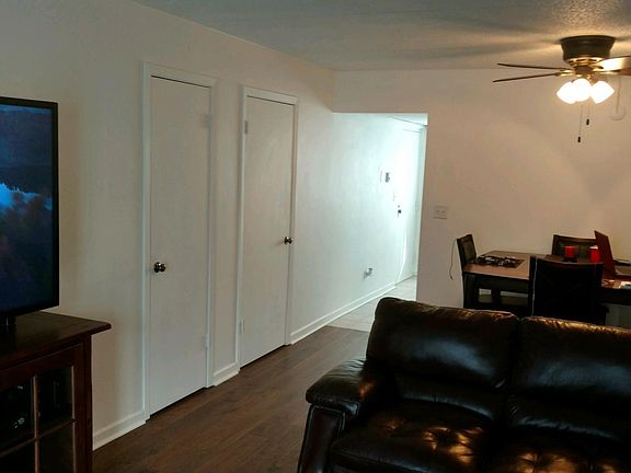 Living room/dining room 