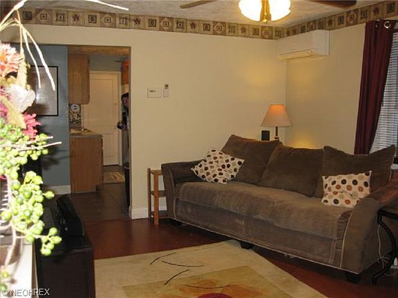 3rd image of 20872 Belvidere Ave