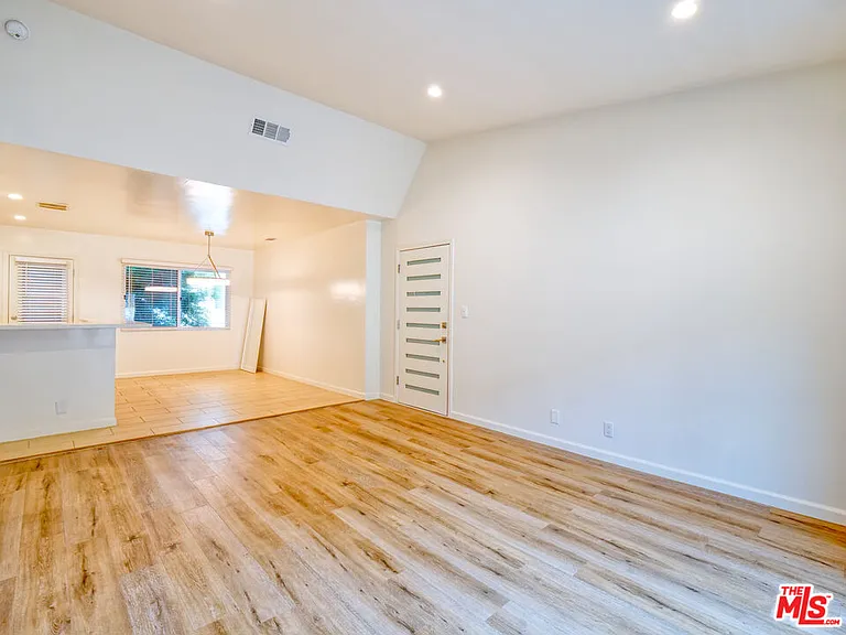 337 N Oakhurst Dr #6 — Photo 9