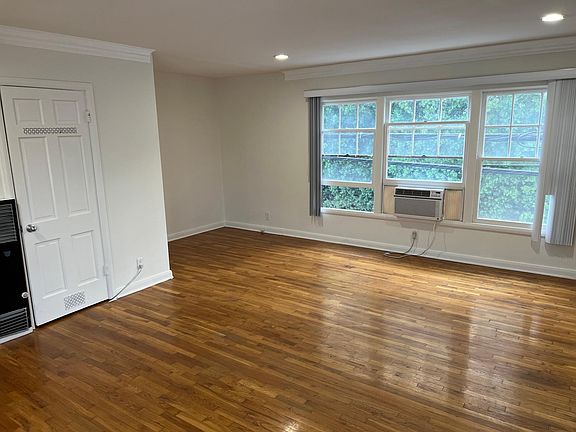2nd image of 421 Shirley Pl #8