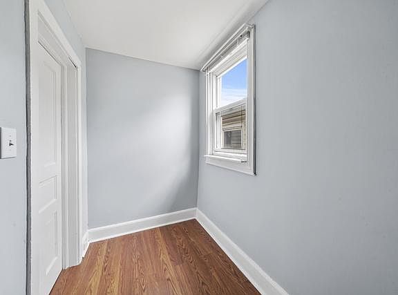 5th image of 2915 N Washtenaw Ave #2