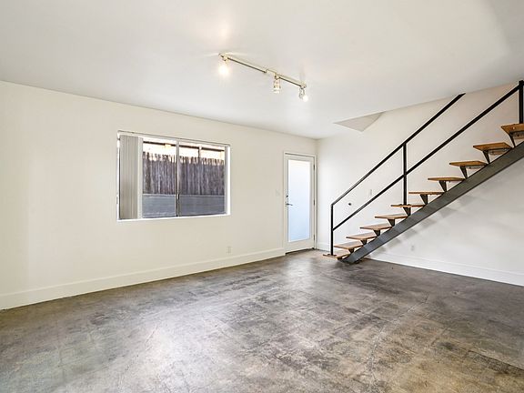 3rd image of 632 N Occidental Blvd APT 1