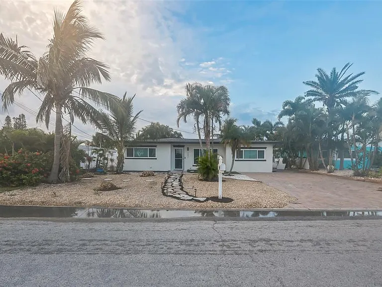 747 Pruitt Dr — Photo 2