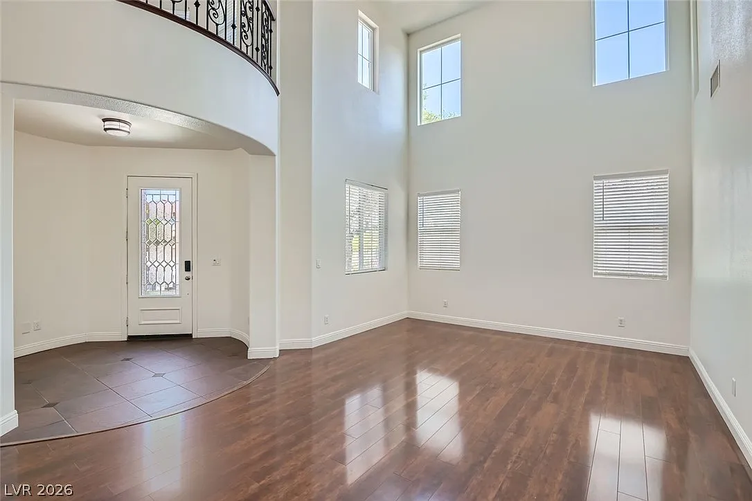 4 bed, 3.0 bath, 3748 sqft, $3,300 — Photo 4