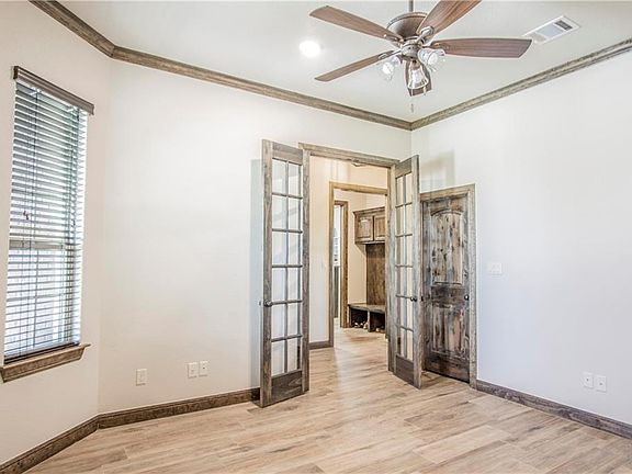 5th image of 2029 Clive Dr
