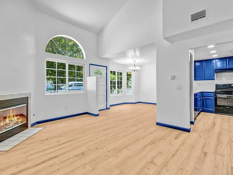 217 E Commonwealth Ave #F — Photo 10