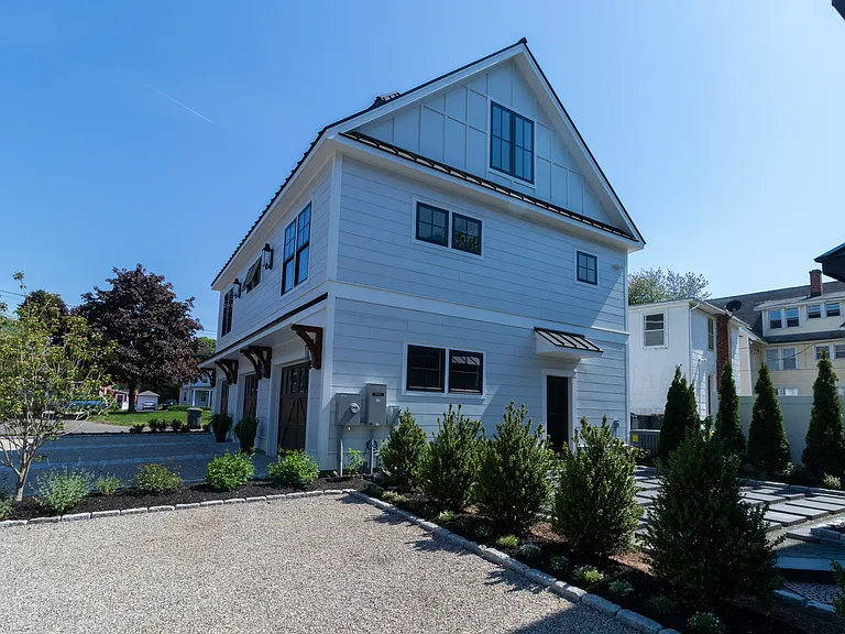 650 Main St #3 — Photo 8