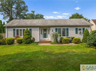 4 Rosewood Ln, Monroe Township, NJ
