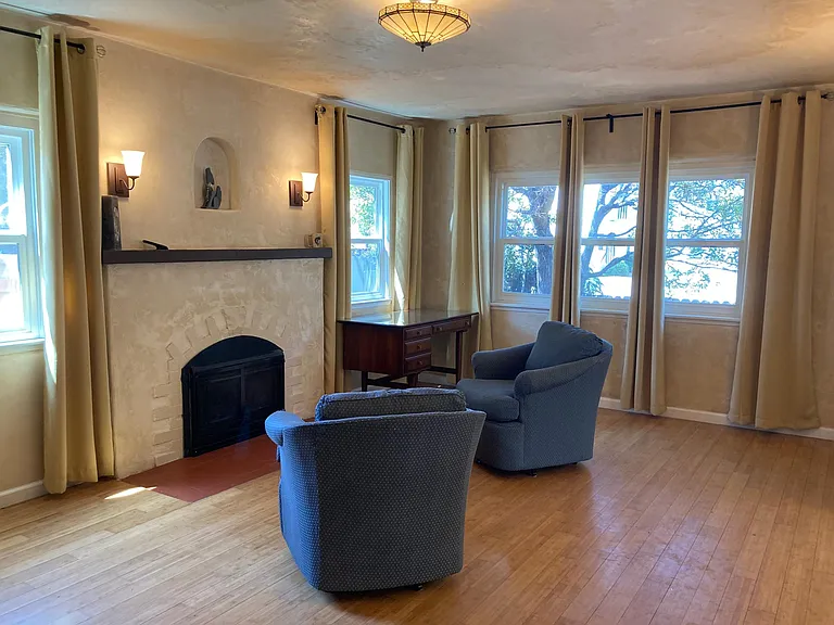 978 Harcourt Ave — Photo 1