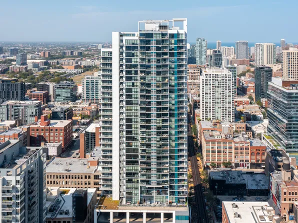 303 W Ohio St #2202, Chicago, IL 60610